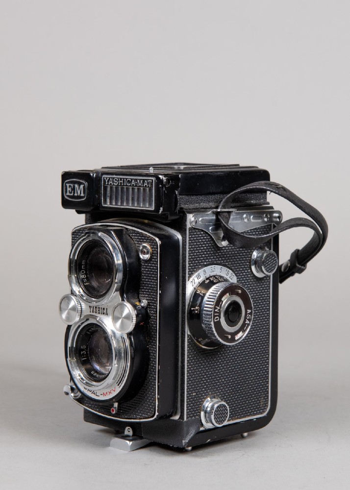 Yashica-Mat EM Model,  Ser.No.EM6070528, With Copal-MXV Lenses, With Neck Strap, Black, 1950+, Metal, Japan