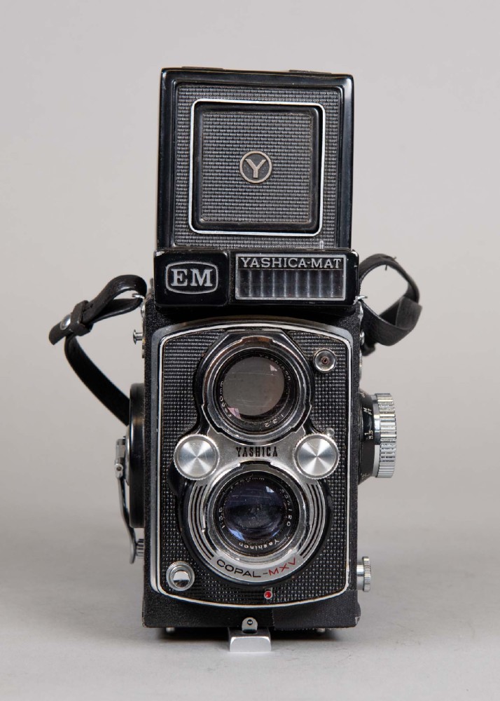 Yashica-Mat EM Model,  Ser.No.EM6070528, With Copal-MXV Lenses, With Neck Strap, Black, 1950+, Metal, Japan
