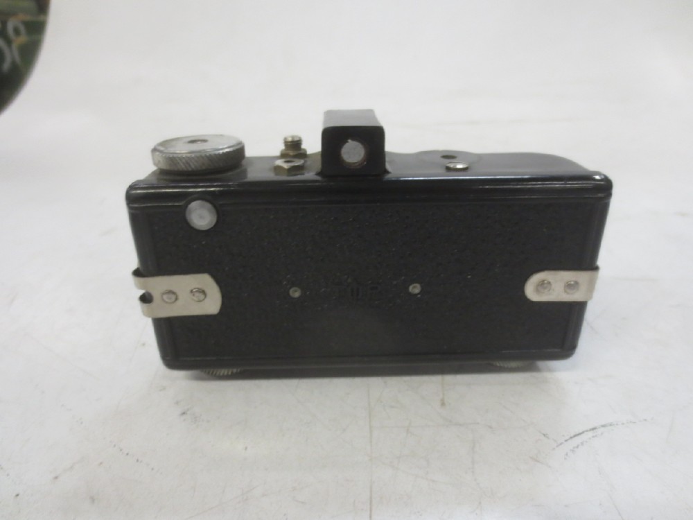Spartus 35F Model 400. Uses 35mm Film.   Introduced 1947, Black, Galter, 1947+, Metal