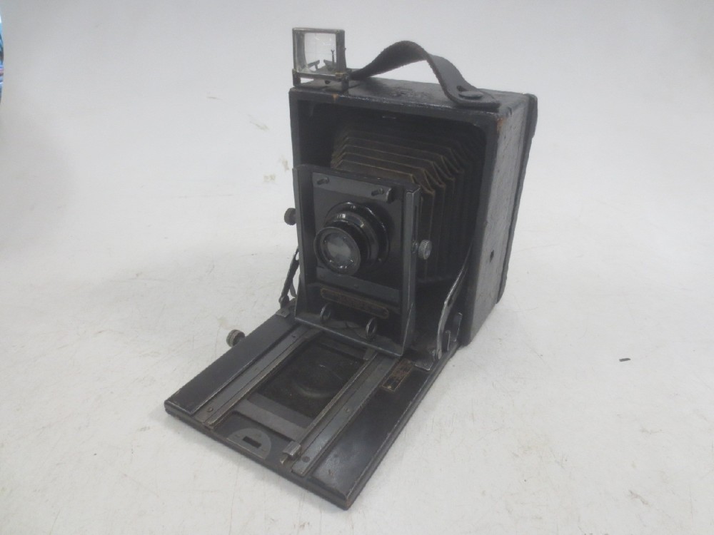 Camera, Graflex, Top Handle Model.  Manufactured 1912-1927, Black, 1920s+, Wood