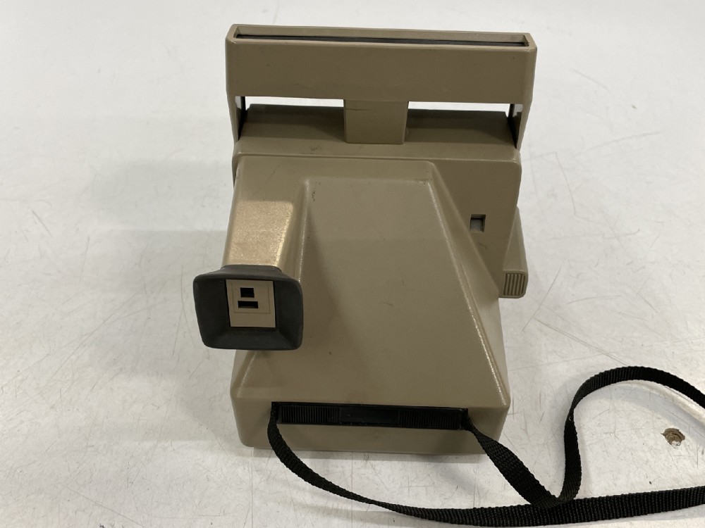 Polaroid 600 Land Camera/Amigo 620. Uses Polaroid 600 Series Film, which Is Readily Available As Of 04/23/2019.  Introduced: 1982., Brown, Polaroid, 1980s+, Plastic