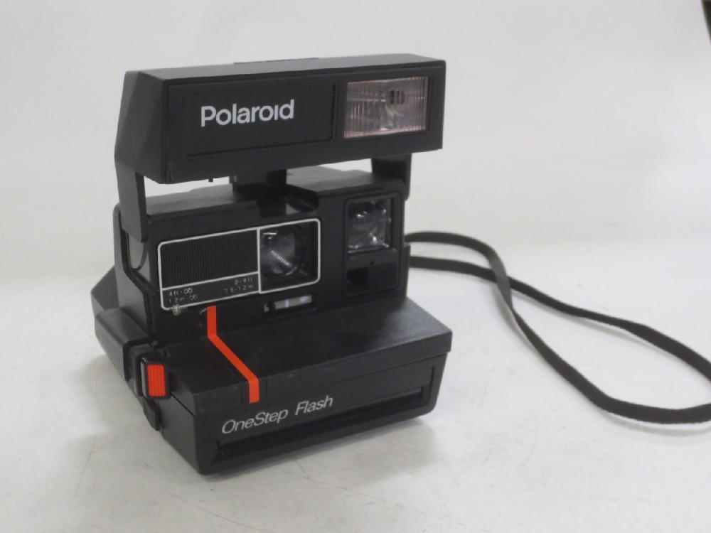Polaroid 600 One Step Flash. Takes 600 Polaroid Film.  Introduced: 1992, Black, Polorid, 1990s, Plastic