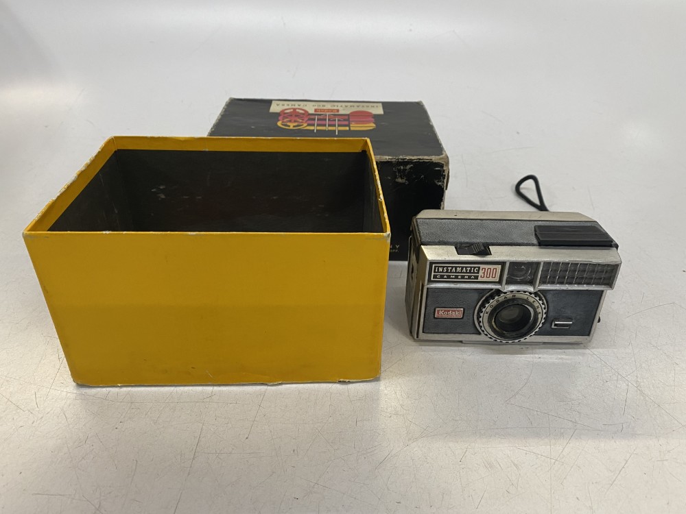 Still Camera, Instamatic 800, Kodak, In Box, Yellow, 1970s+, Plastic, USA