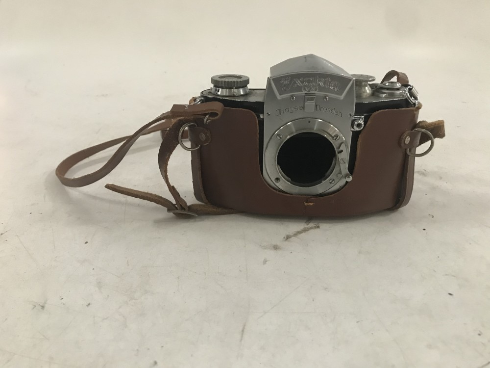 Camera, 35mm, Model VX, With Carl Zeiss Triotar 1:4 F=13, with leather case, Black, 1950+, Metal, East Germany (1949-1990)