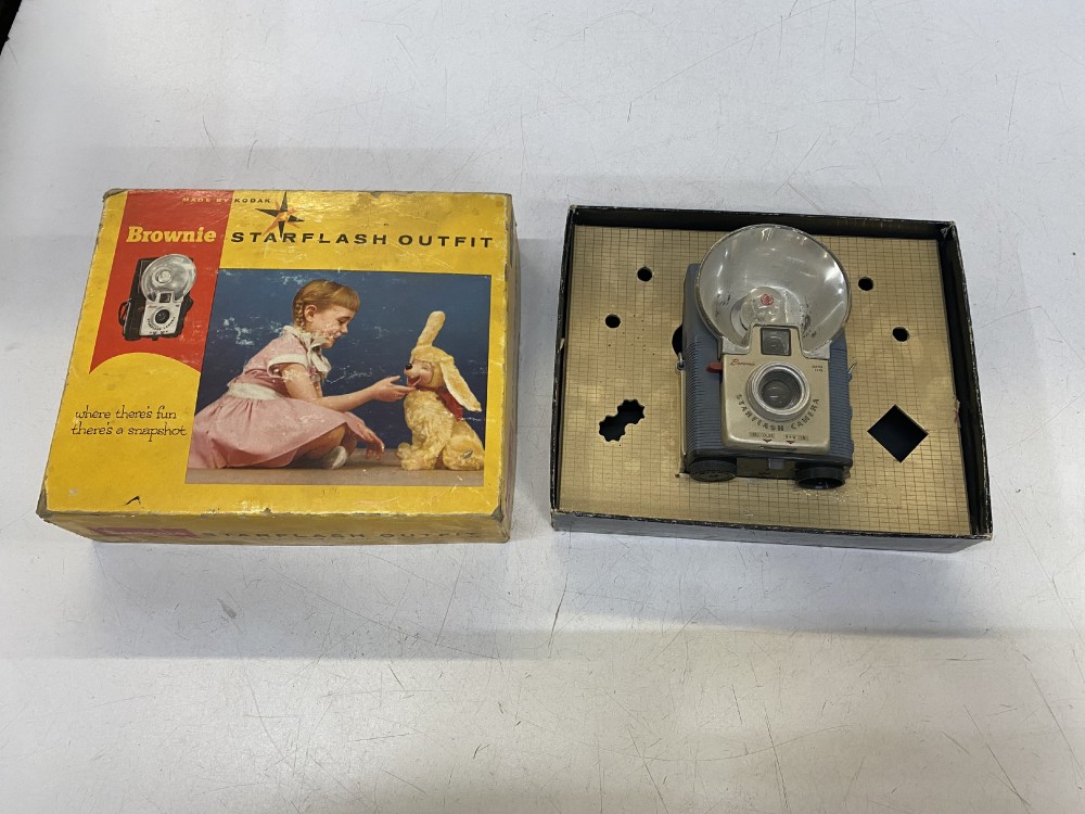 Still Camera, Brownie Starflash Outfit, Kodak, In Box, Yellow, 1950s+, Plastic, USA