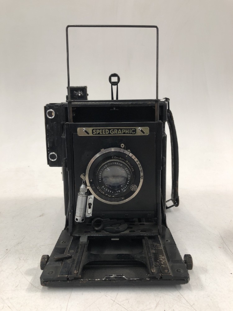Camera, Graflex Speed Graphic, No Ser.No., With Zeiss Compur 135mm Lens With Film Magazine And Side Handle, Serial #145879, Black, 1940s+, Wood