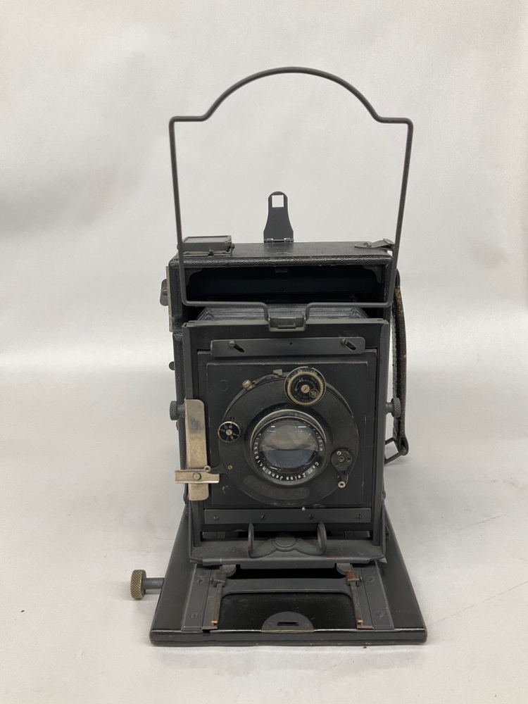 Camera, Speed Graphic Pre Anniversary Model, Compur Lens, One Film Magazine, Black, 1930s+, Wood, USA