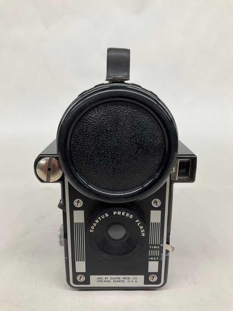 Spartus Press Flash camera.  Uses 120/220 film.  Uses #40 Press Bulbs.  Introduced 1939., Black, Spartus, 1940s+, Plastic, 5.5"L, 4.5"W, 7"H