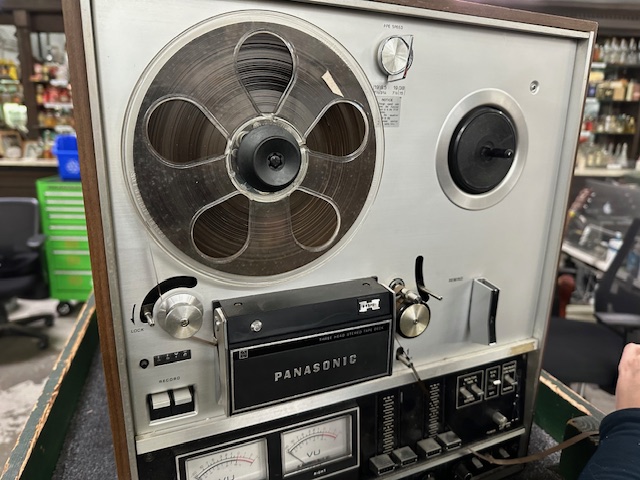 Reel-To-Reel Tape Recorder, Panasonic RS736US, 2 Reels, Practical, only one window lights up, Silver, Panasonic , 1970s+, Wood, Japan