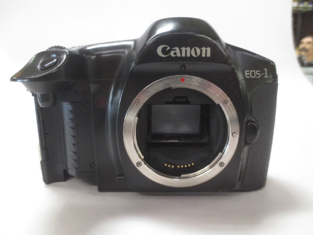 Camera, 35mm, Canon EOS-1 Camera Body, Serial Number 156196, Practical, Black, Canon, 1980+, Plastic