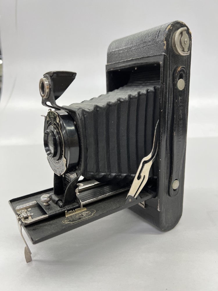 Camera, Amateur, Kodak No2A Folding Cartridge Hawk-Eye Model B, Circa 1926, Black, 1920s+, Metal
