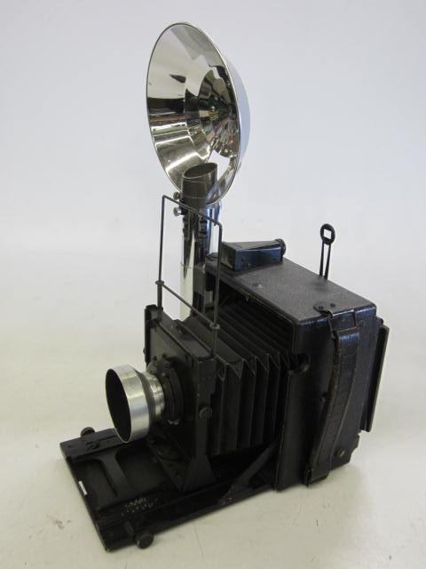 Speed Graphic With Side Flach, Sync Cord And Film Holder, Silver, Crown Graphic